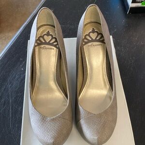 Fergalicious by Fergie Dreamy Taupe Wedges